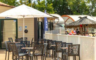 Campsite Château de Fonrives, France, Dordogne - Périgord