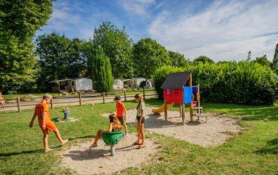Camping Paris-Est, France, Ile-de-France, Paris-Champigny