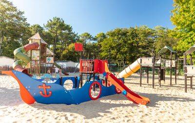 Campsite Le Vieux Port, France, Landes, Messanges
