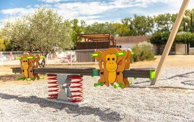 Aire de jeux rénovée en 2022 - Camping Les Rives du Luberon, France, Provence Côte d'Azur, Cheval-Blanc