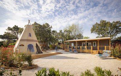 Nouveauté 2025 : découvrez le nouvel hébergement phare dédié aux grandes familles ! - Camping Le Domaine des Naïades, France, Provence Côte d'Azur, Port Grimaud