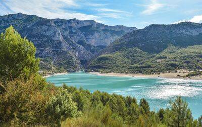 A 15km : Les gorges du Verdon, un havre de paix rafraichissant pour se baigner ou faire du canoë-kayak, le tout sous le soleil du sud ! - Camping Les Lacs du Verdon, France, Provence Côte d'Azur, Régusse