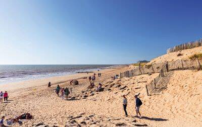 Plage à 400m - Camping Le Domaine du Clarys, France, Vendée, Saint-Jean-De-Monts